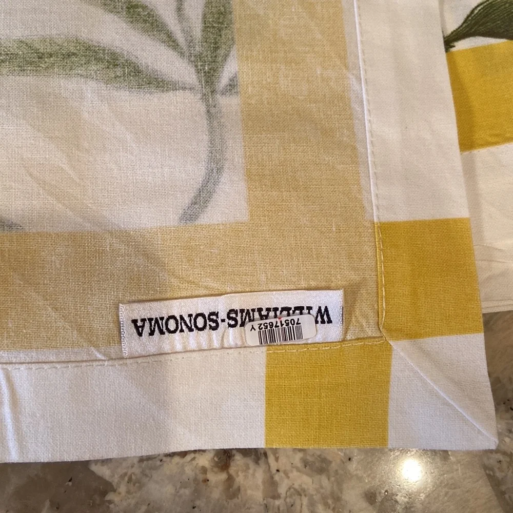 Set of 4 Williams-Sonoma Bunny Easter rabbit cloth Napkins